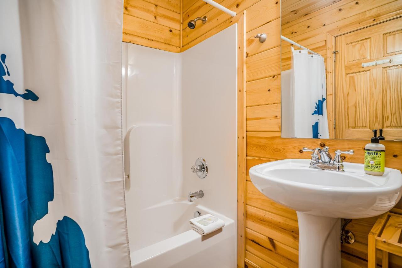 Kingfisher Cove Cabin 19 Saugatuck Dış mekan fotoğraf